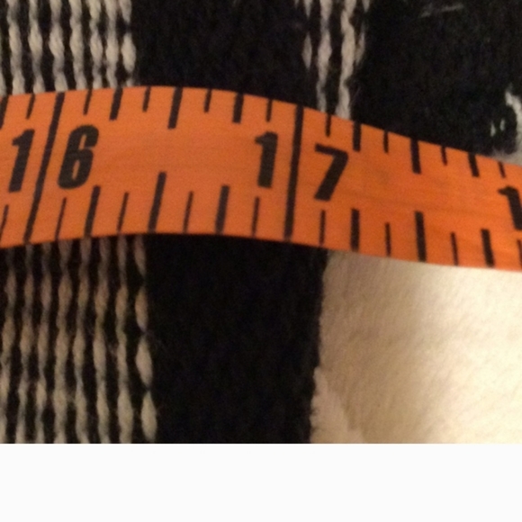 Baja Hoodie Forever 21 Black and White Pattern knit Jacket - Picture 3 of 11